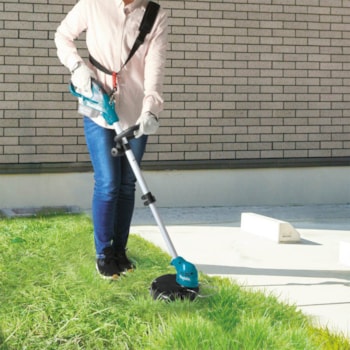 APARADOR DE GRAMA A BATERIA - UR100DZX MAKITA APARADOR DE GRAMA A BATERIA - UR100DZX MAKITA