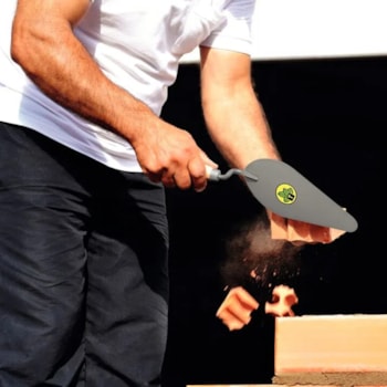 COLHER DE PEDREIRO METÁLICA REDONDA DE 10" CABO DE MADEIRA - 77358105 TRAMONTINA COLHER DE PEDREIRO METÁLICA REDONDA DE 10" CABO DE MADEIRA - 77358105 TRAMONTINA