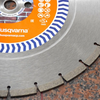 DISCO DIAMANTADO SEGMENTADO PARA ASFALTO E CONCRETO TACTI-CUT S50H 14" 350MM X 25,4MM - 582705510 HUSQVARNA