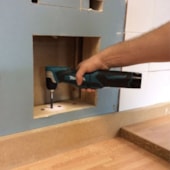 FURADEIRA ANGULAR A BATERIA - DA331DWE MAKITA Voltagem:BIVOLT