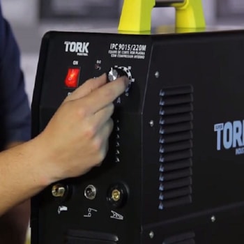 MÁQUINA INVERSORA DE CORTE PLASMA C/ COMPRESSOR INTERNO - IPC-9015 TORK Voltagem:220V