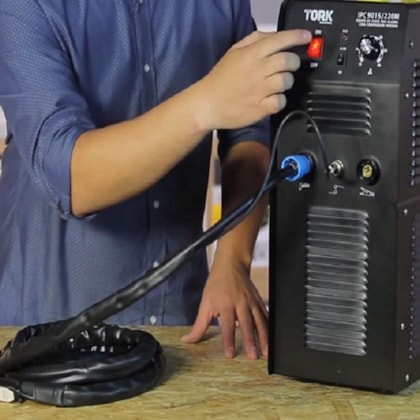 MÁQUINA INVERSORA DE CORTE PLASMA C/ COMPRESSOR INTERNO - IPC-9015 TORK Voltagem:220V