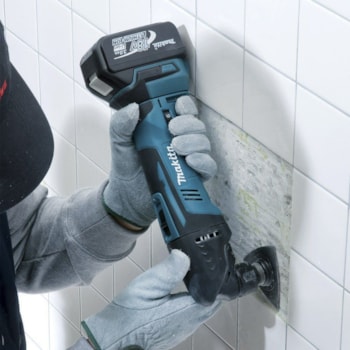 MULTICORTADORA À BATERIA DE 18V LÍTIO + KIT A - BTM50RFEX1 - MAKITA Voltagem:220V MULTICORTADORA À BATERIA DE 18V LÍTIO + KIT A - BTM50RFEX1 - MAKITA Voltagem:220V