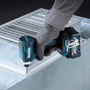 PARAFUSADEIRA DE IMPACTO A BATERIA 40V Li-Ion 220Nm -TD001GD201 - MAKITA Voltagem:220V PARAFUSADEIRA DE IMPACTO A BATERIA 40V Li-Ion 220Nm -TD001GD201 - MAKITA Voltagem:220V