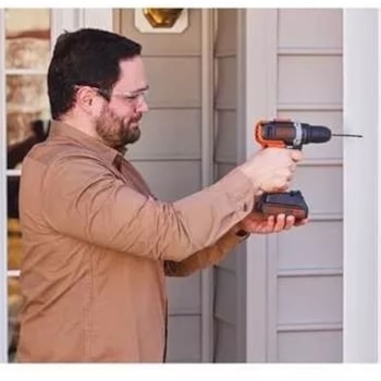 PARAFUSADEIRA E FURADEIRA 20V  - BCD703C1 BLACK + DECKER PARAFUSADEIRA E FURADEIRA 20V  - BCD703C1 BLACK + DECKER