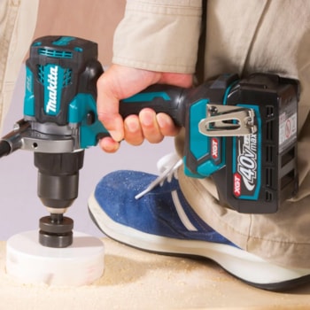 PARAFUSADEIRA E FURADEIRA À BATERIA 40V COM 2 BATERIAS E MALETA - DF001GD201 MAKITA PARAFUSADEIRA E FURADEIRA À BATERIA 40V COM 2 BATERIAS E MALETA - DF001GD201 MAKITA