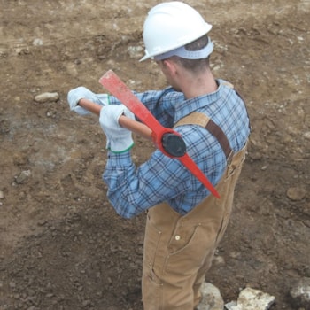 PICARETA METALICA ESTREITA, TAMANHO 4, CABO DE MADEIRA DE 90 CM - TRAMONTINA PICARETA METALICA ESTREITA, TAMANHO 4, CABO DE MADEIRA DE 90 CM - TRAMONTINA