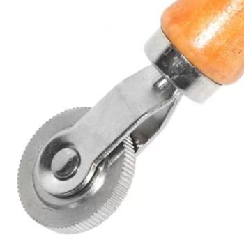 RODILHO COM ROLAMENTO INTERNO E CABO DE MADEIRA 6MM - R15201006I SCHEBOR RODILHO COM ROLAMENTO INTERNO E CABO DE MADEIRA 6MM - R15201006I SCHEBOR